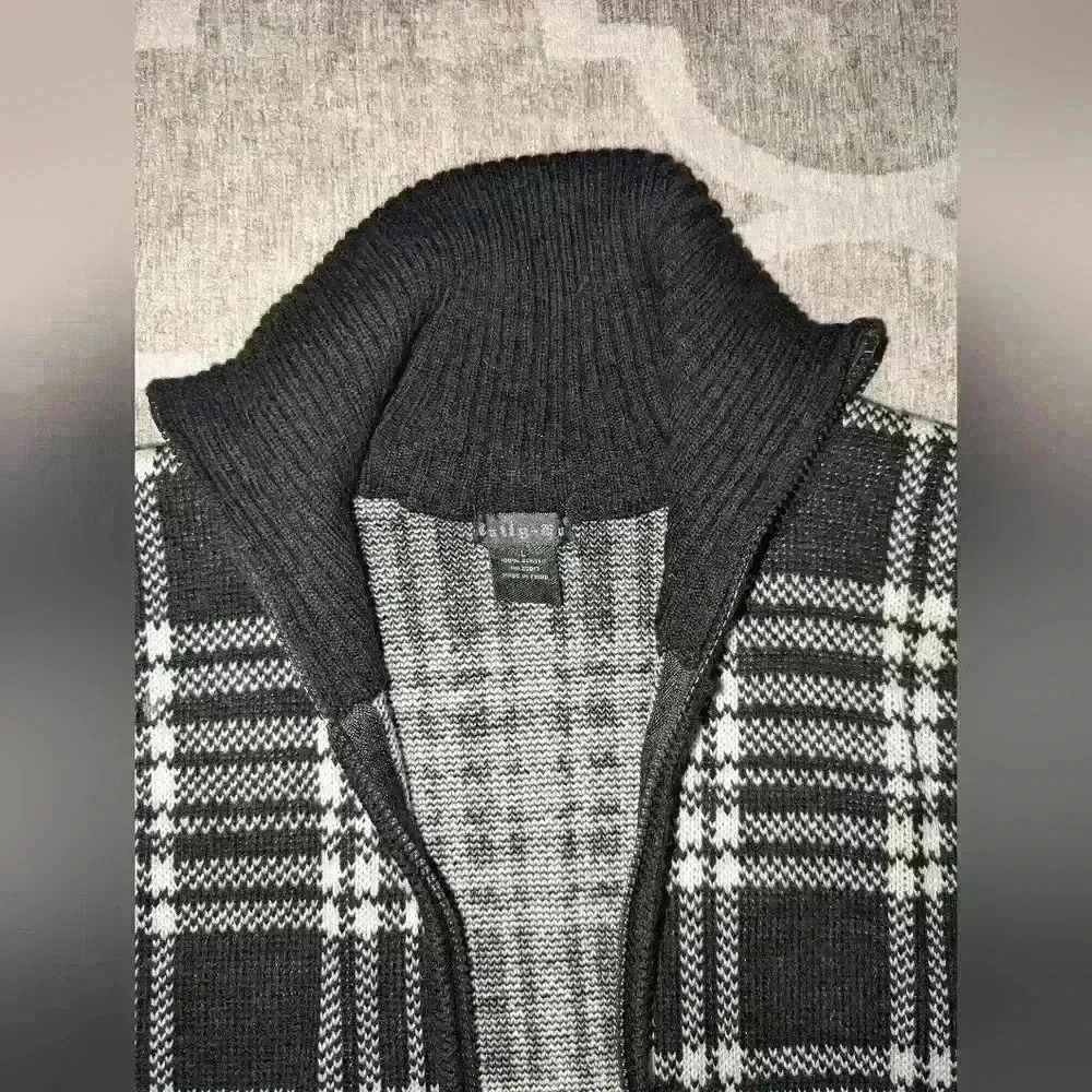 Black and White Plaid Zipper Jacket Size Large Thick And Warm - Picture 3 of 6